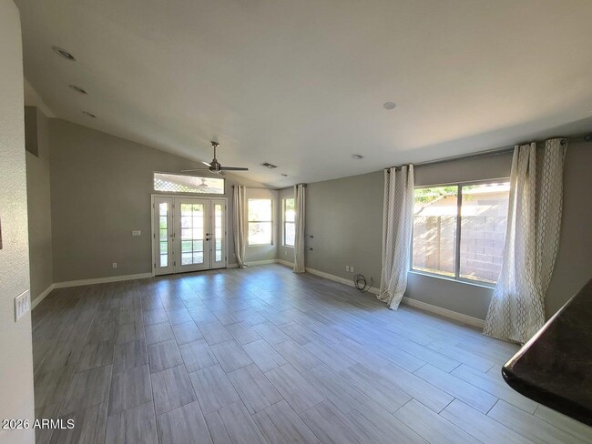 Building Photo - 2324 E Browning Pl