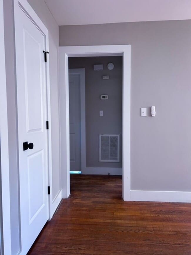 Building Photo - Available Now - Great location for this 2 bedroom