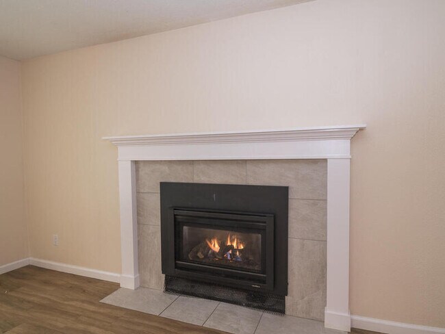 Building Photo - 1475 SW Orchard Ave