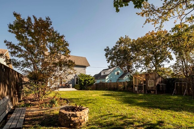 Building Photo - 4706 Grindon Ave