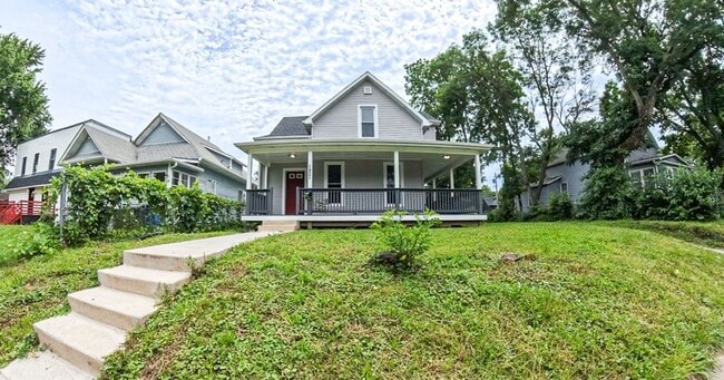 Building Photo - Fully Remodeled 4 Bedroom 2.5 Bathroom
