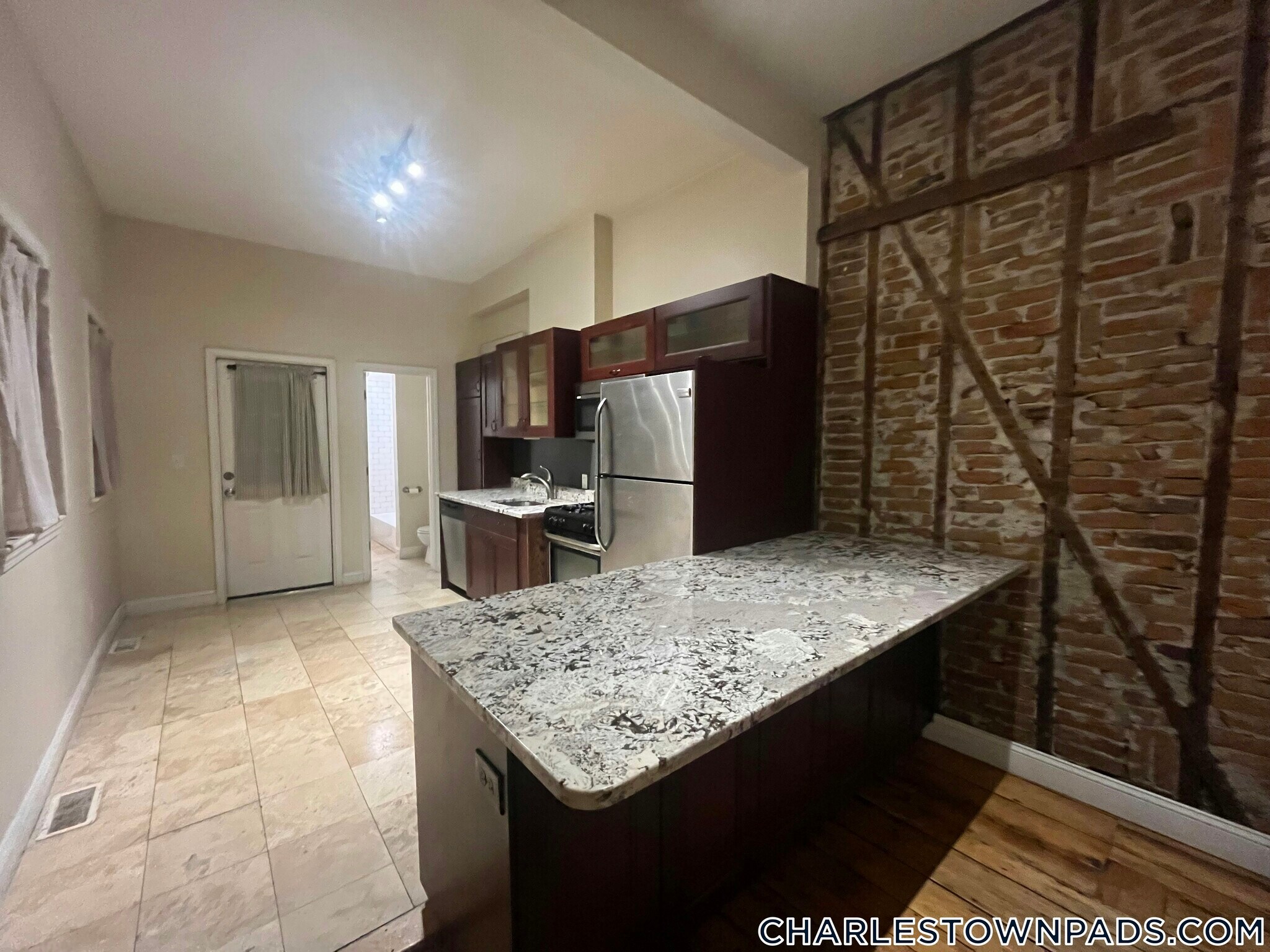 Building Photo - 28 Parker St