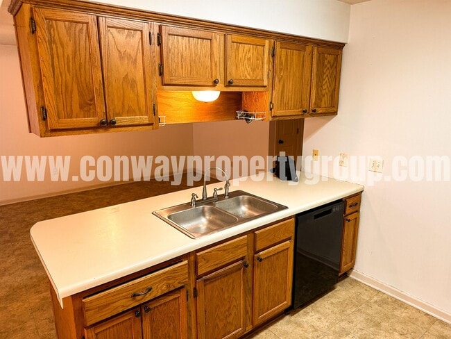 Building Photo - 1750 Longfellow Dr