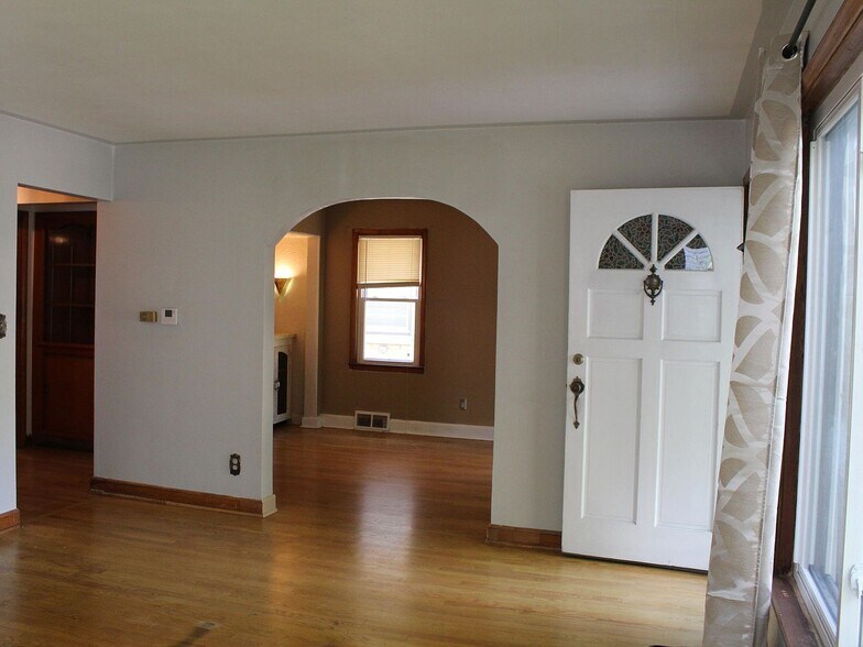 Building Photo - 4049 N 91st St