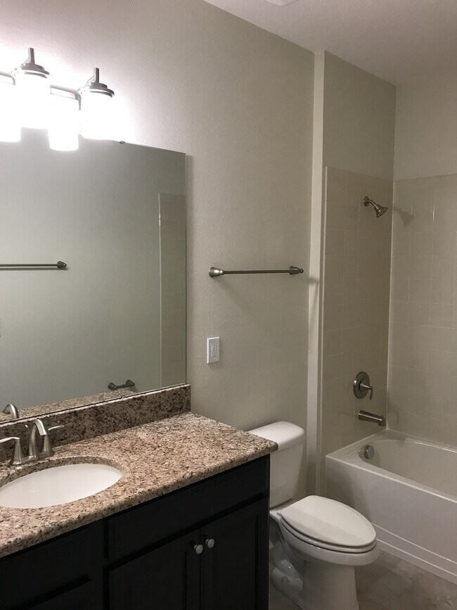 Building Photo - 3/2 Plus Den Located in Summerlake $2895