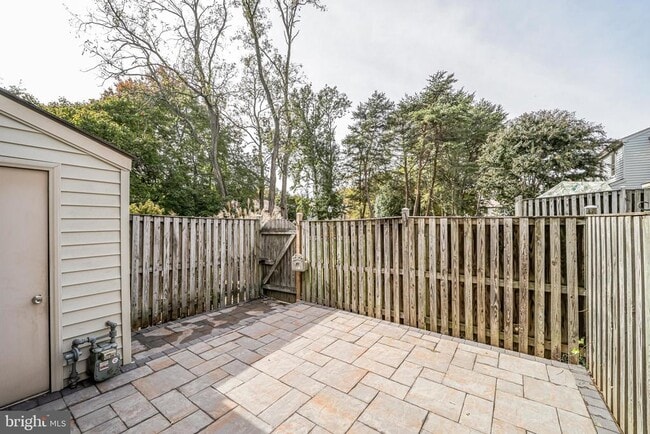 Building Photo - 5759 Independence Cir