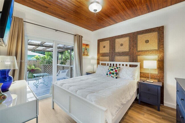 Building Photo - 212 SW 1st Ave