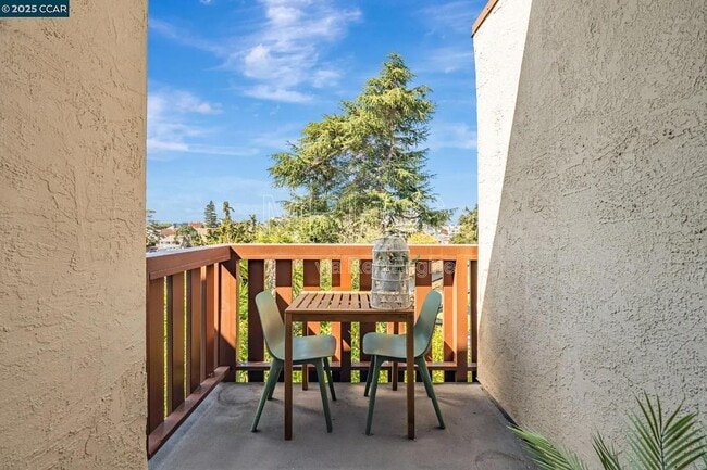 Building Photo - 233 Orange St