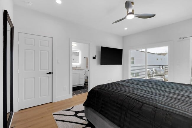 Building Photo - 6726 Dumble St