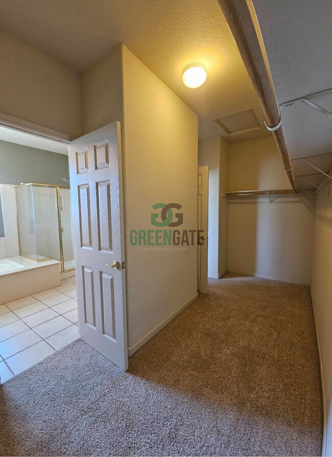 Building Photo - Price Reduced! 4 Bedroom 3 Bath Home is No...