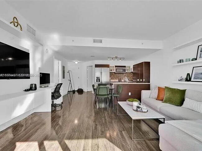 Building Photo - 1900 N Bayshore Dr