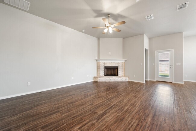 Building Photo - 2022 Kenwood Ave