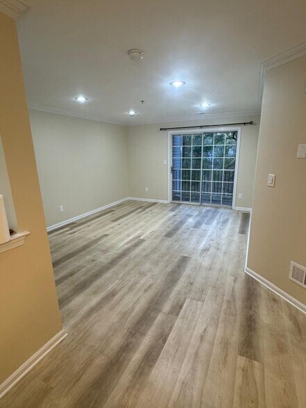 Building Photo - 1326 Waterford Dr