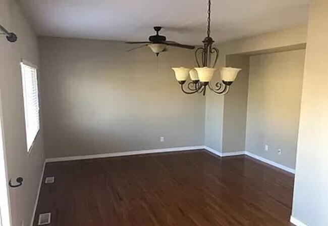 Building Photo - Beautiful 3 bed, 3 bath in D49