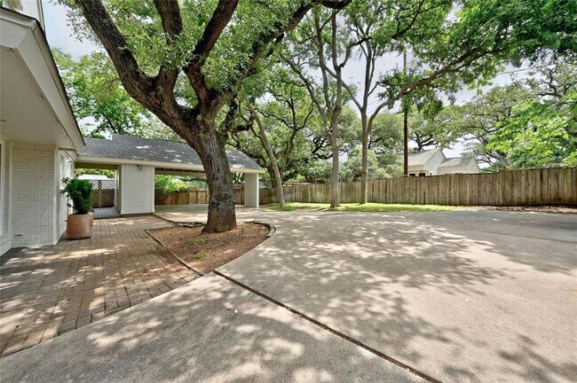 Building Photo - 1305 Kenwood Ave