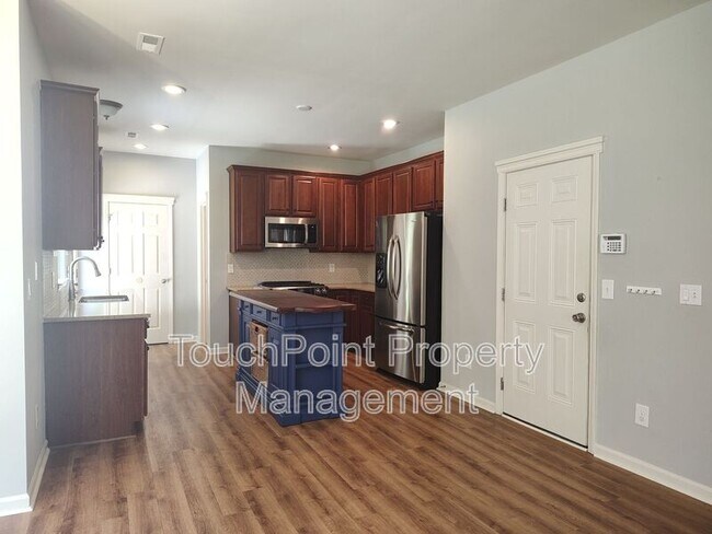 Building Photo - 16121 Long Talon Way