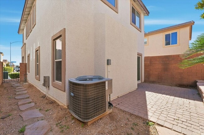 Building Photo - 6217 Blushing Willow St