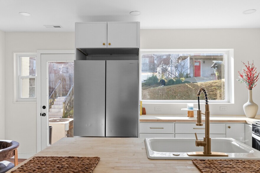 Building Photo - 125 Urell Pl NE