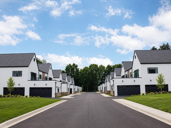 Building Photo - Hudson Valley Luxury Apartment Homes
