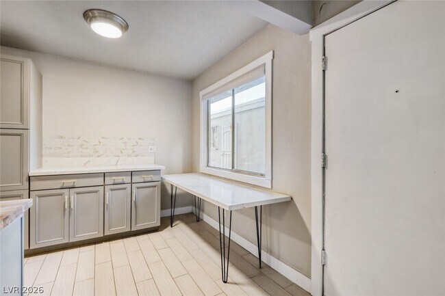 Building Photo - 304 Orland St