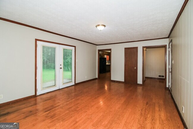 Building Photo - 1489 George Dr SE