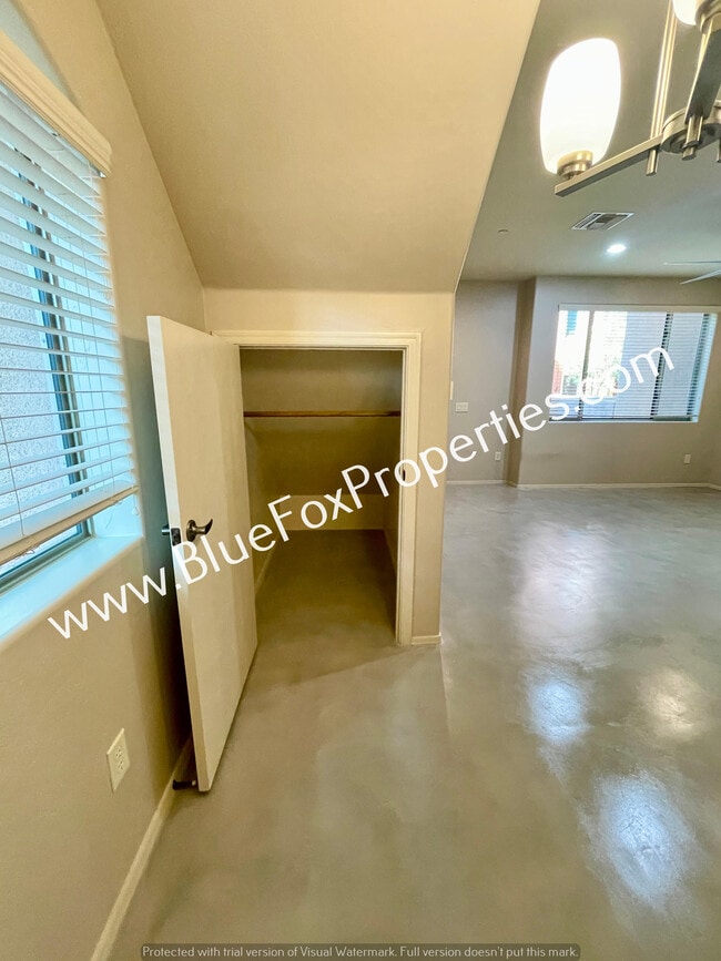 Building Photo - 2428 E Emerald Moon Dr