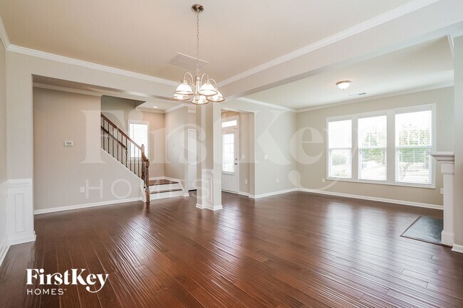 Building Photo - 175 Heathwood Dr