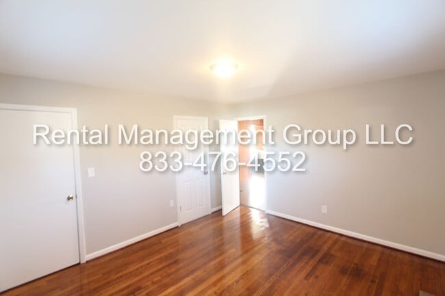 Building Photo - 3 Bedroom 1.5Bath - New On The Market! Better Hurry To See This One!!