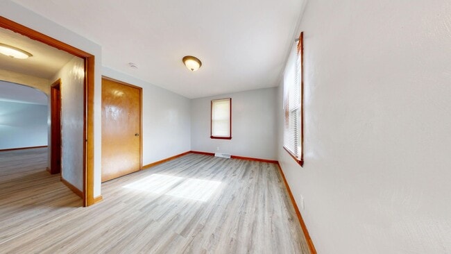 Building Photo - Madison ranch with basement, 1 car garage