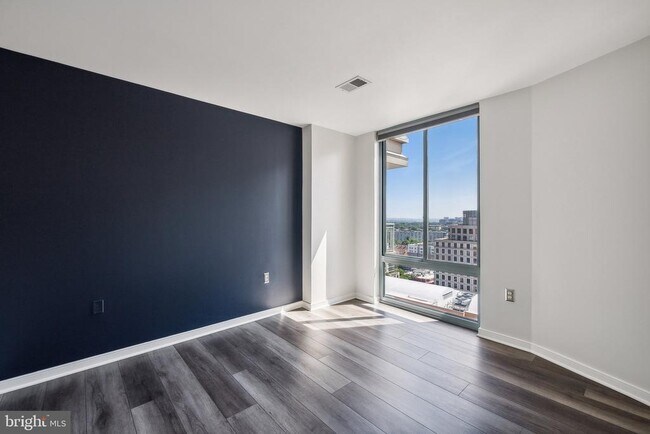 Building Photo - 851 N Glebe Rd