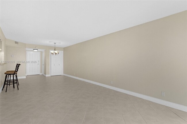 Building Photo - 200 Leslie Dr