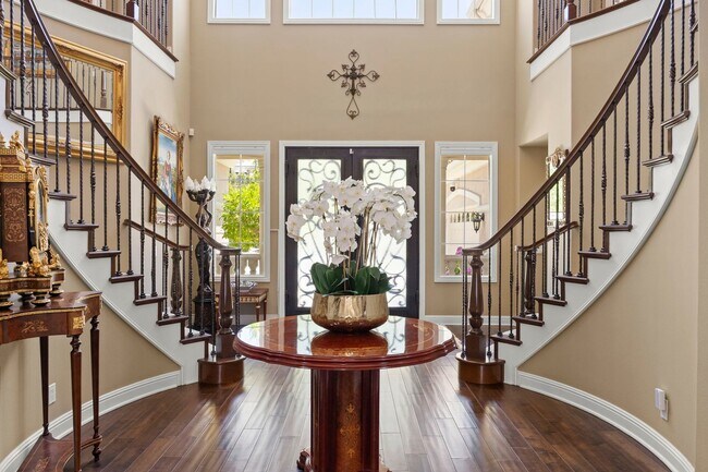 Building Photo - Exquisite Luxury Living in the Moorpark Co...