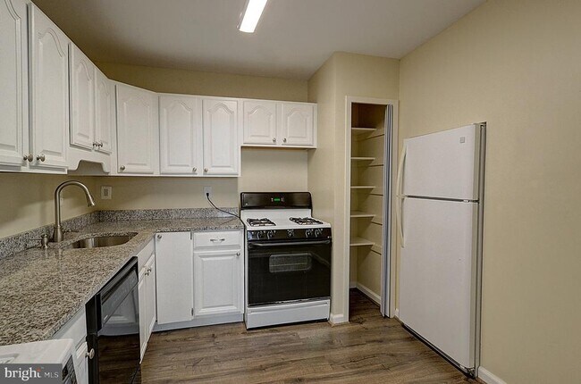 Building Photo - 5225 Pooks Hill Rd