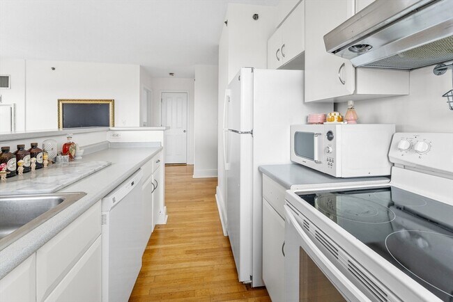 Building Photo - 534 Beacon St