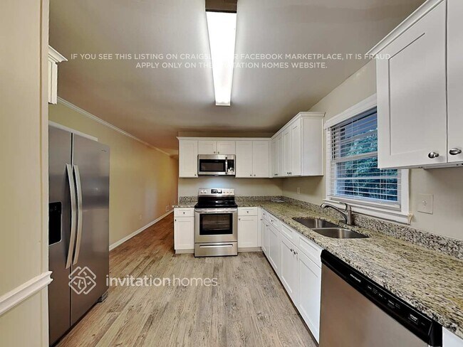 Building Photo - 686 Rollingwood Pl