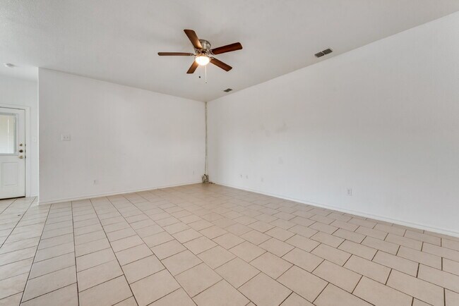 Building Photo - Attractive 4-Bedroom Home in Villages of Eagle Mountain!