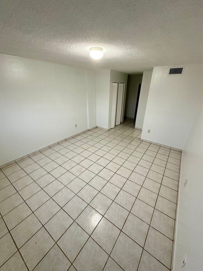 Building Photo - 6130 W 19th Ave