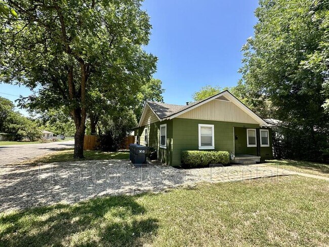 Primary Photo - 1821 Live Oak Ave