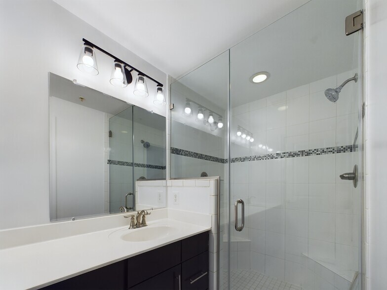 Building Photo - 6479 Jack Linton Dr S