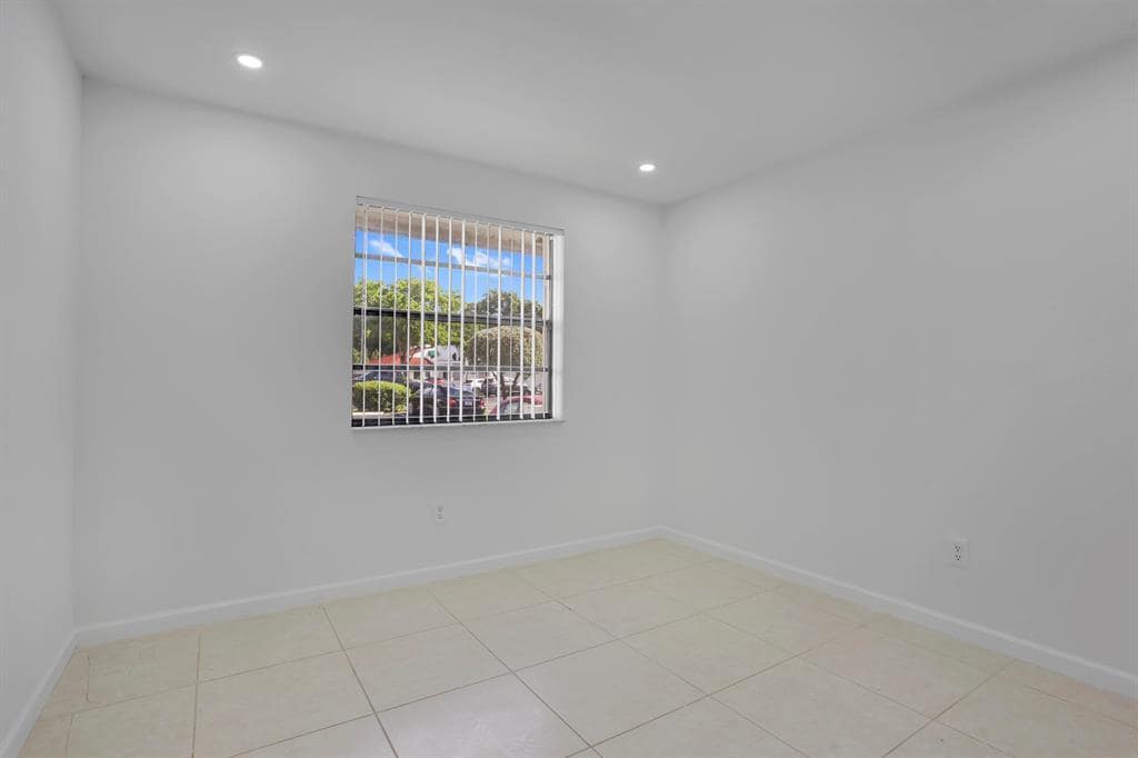 Building Photo - 315 NW 36th Ave