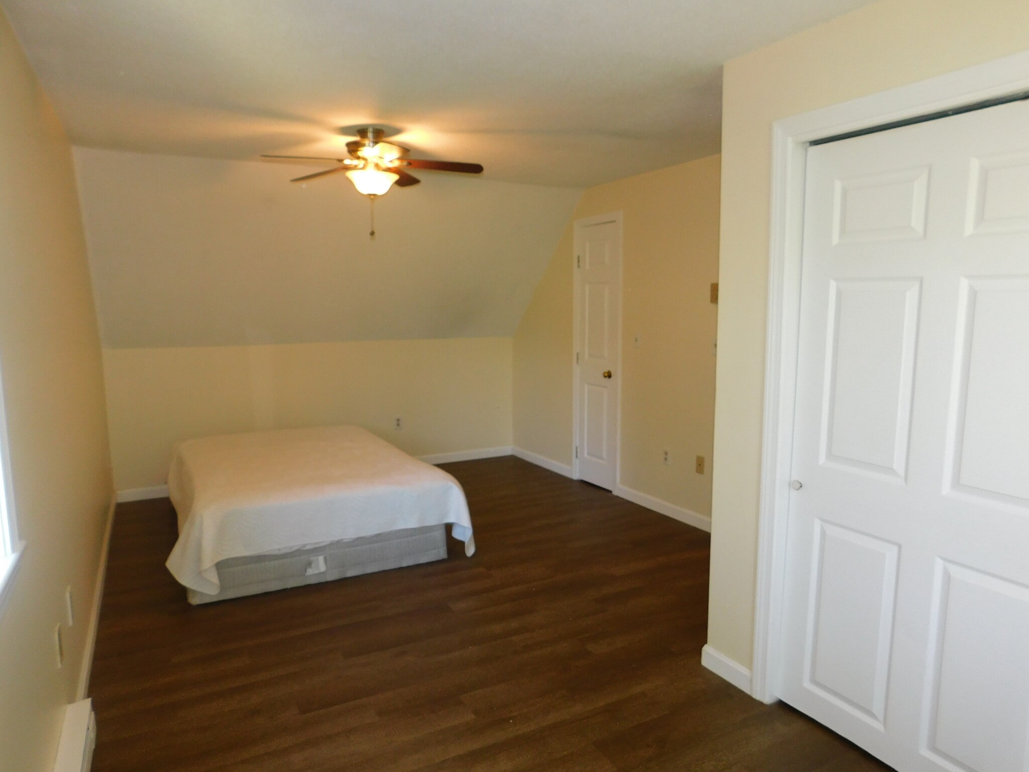 Building Photo - 4 Willow Creek Ln