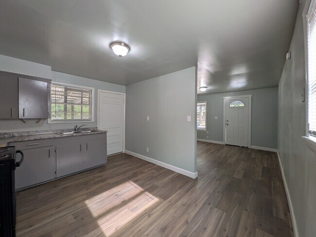 Building Photo - 616 4th Ave NE