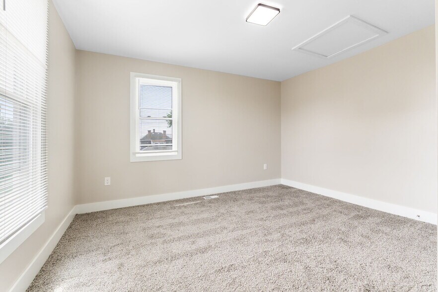 Building Photo - 837 Campbell Ave