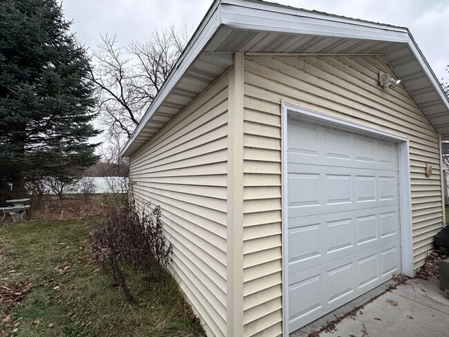 Building Photo - Click the “Apply Now” button or email wapmrentals@gmail.com for a prompt response.