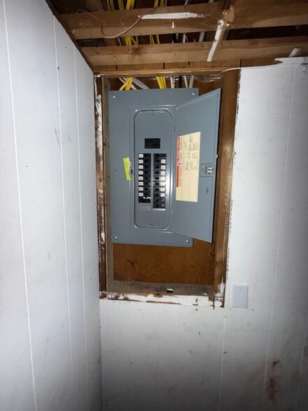 Building Photo - 1309 Barney Ave