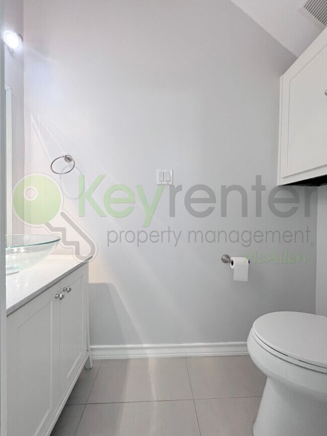 Building Photo - Beautiful 4B/2.5B Home in Mcallen