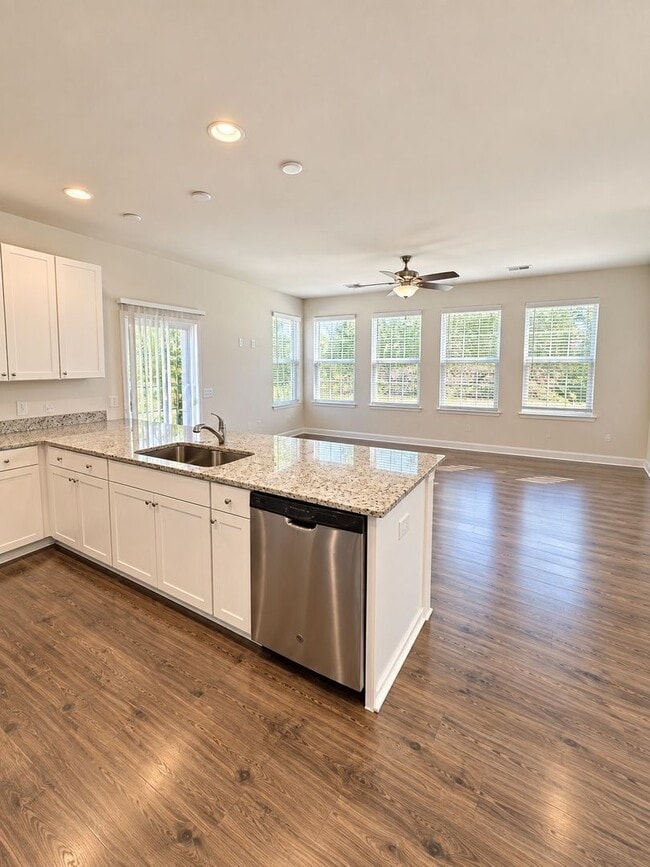 Building Photo - 7775 Montview Rd