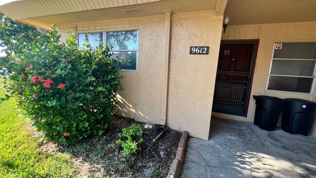 Building Photo - Waterfront, 2 bed 2 bath with boat dock an...