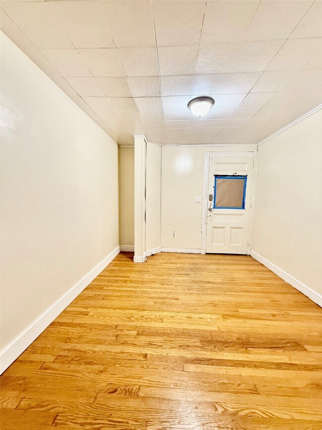 Building Photo - 9 Carhart Ave