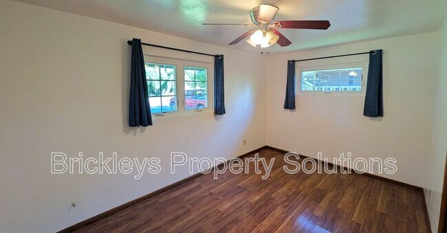 Building Photo - 1435 E Cedar St